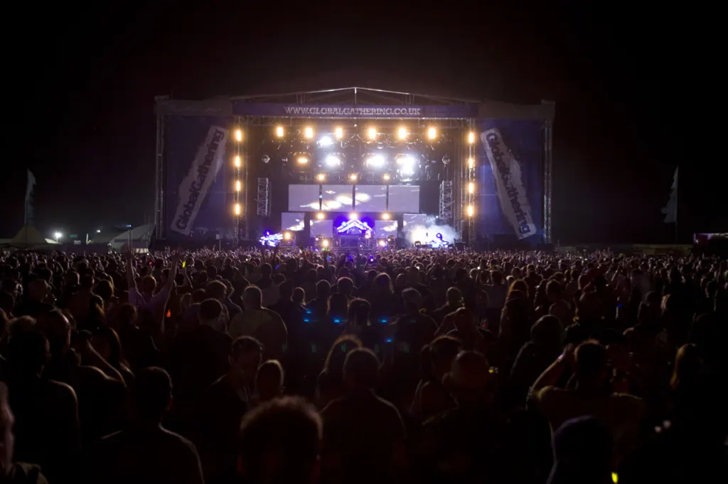 Festivalgoers and atmosphere at Global Gathering 2009